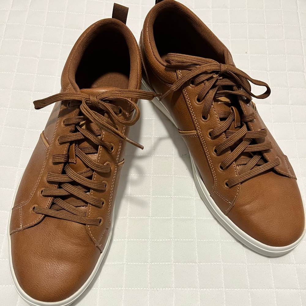 Men’s Aldo camel lace up casual shoes, camel, size 9-9.5